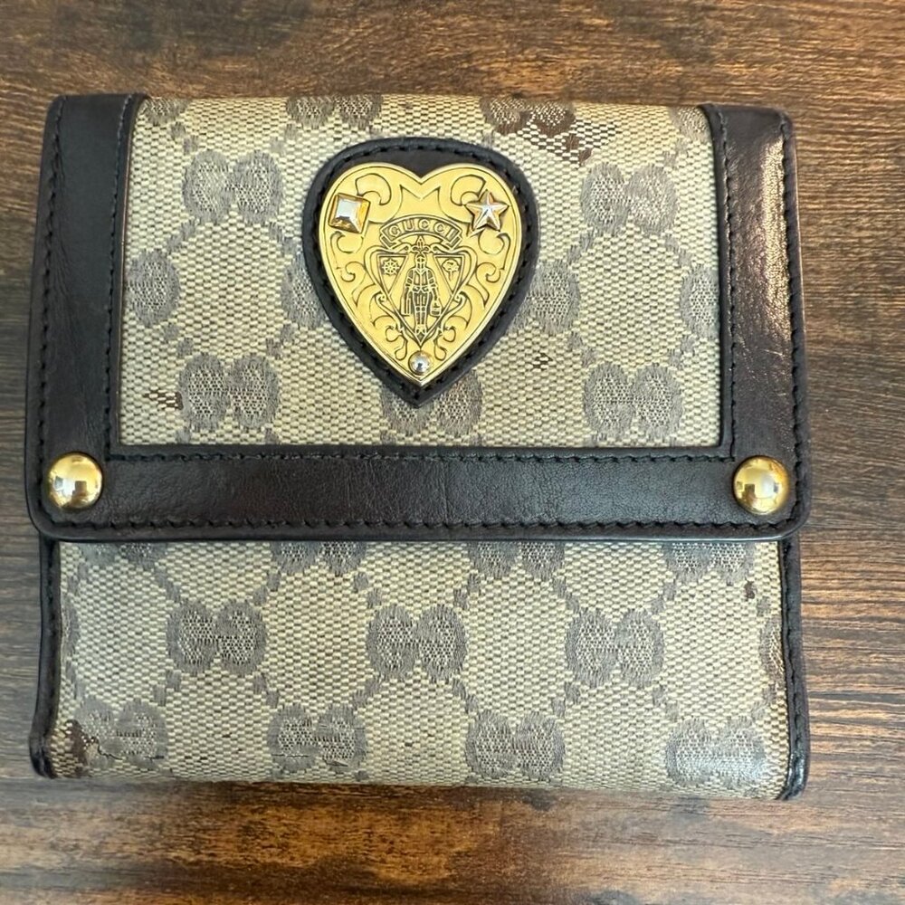 Gucci Monogram Wallet w/ Gold Heart Emblem – Preowned